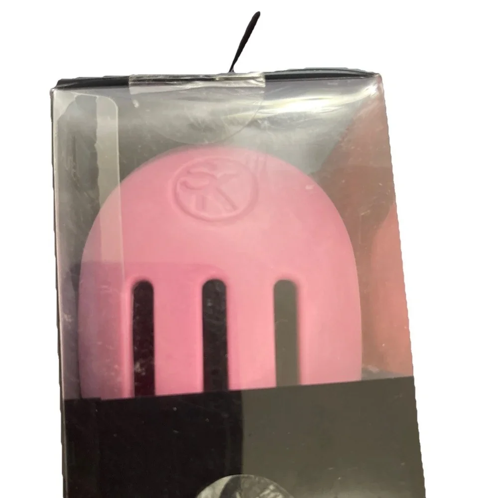 Sonia Kashuk™ Makeup Sponge Travel Case: Silicone, Put Your Makeup Sponge Inside